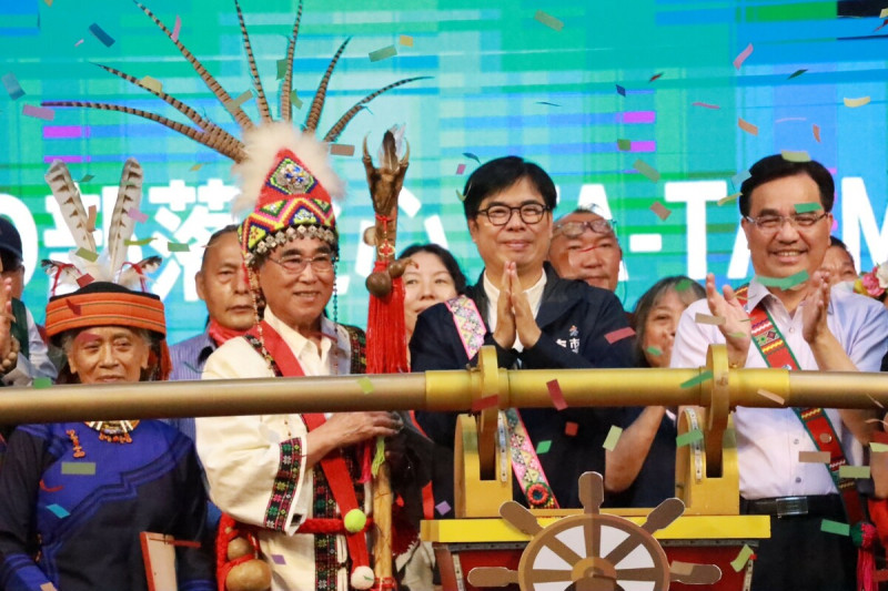 夷將‧拔路兒、陳其邁、葉大新(右至左)參與開館儀式。   圖：高雄市原民會/提供