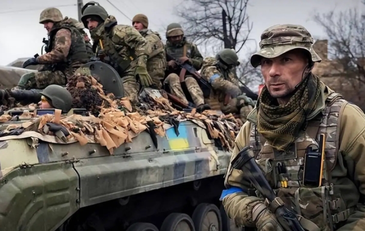 開赴前線作戰的烏克蘭軍隊。   圖：翻攝自新浪看點