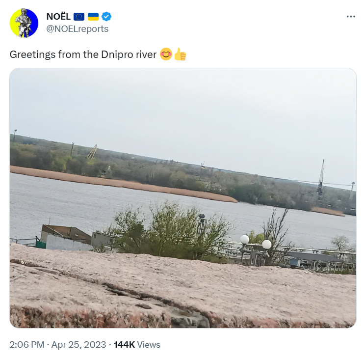 推特帳號 NOËL 今（25）日發文表示，烏軍已攻下第聶伯河東岸。 NOËL 寫說，這就是來自第聶伯河的問候，並在句子後面一個加了代表喜悅的笑臉符號。   