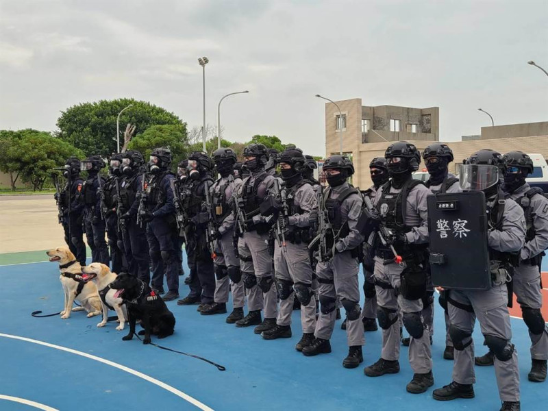 外傳警政署將擴編保二總隊，進行包括各式兵器教練、手榴彈投擲、城鎮戰等軍事訓練，成為「第二陸軍」。圖為警政署維安特勤隊。   圖：警政署(資料照片)