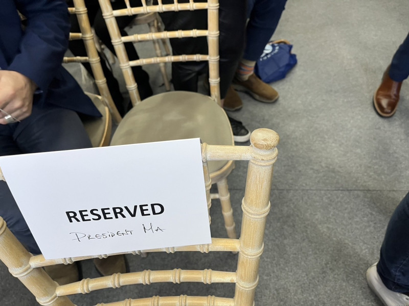 馬英九座椅以手寫標註「President Ma」。   圖：馬英九辦公室/提供