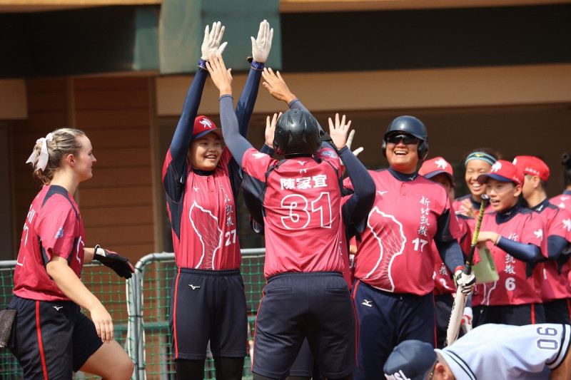 2023企業女壘聯賽開季，新北凱撒力拼五連勝。   圖：新北市體育處提供