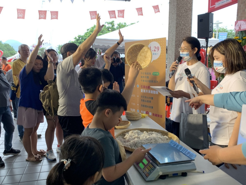 海產品趣味競賽。   圖：新北市漁業處提供