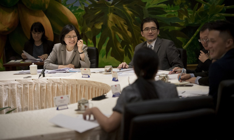 總統蔡英文5日接受東南亞媒體聯訪，暢談她的新南向政策內容。   圖：總統府/提供