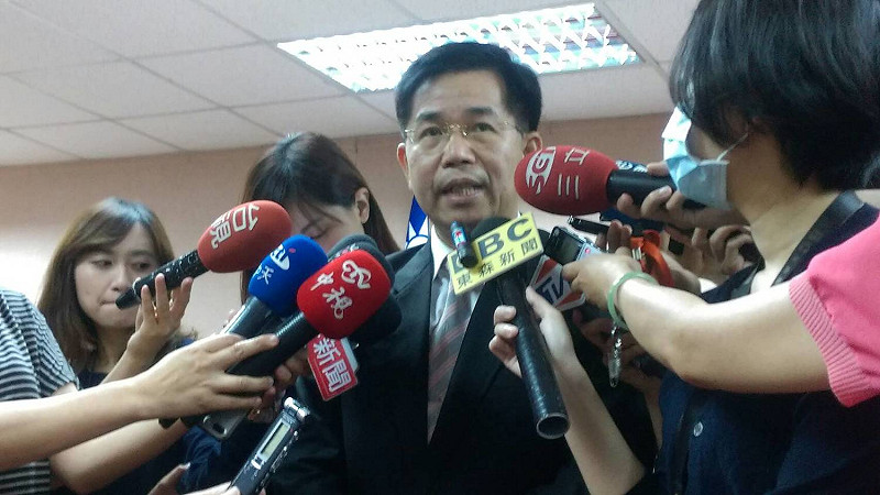 潘文忠今(8)日表示，林萬億尚未退休，沒有支領18%的問題，未來公領18%的機率也不高。   圖：趙婉淳