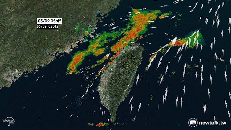 氣象達人彭啟明表示，新的一道鋒面來了，中部以北上午陸續有雨勢，要帶雨具，別被目前和緩的陽光騙了。   圖:翻攝自氣象達人彭啟明臉書