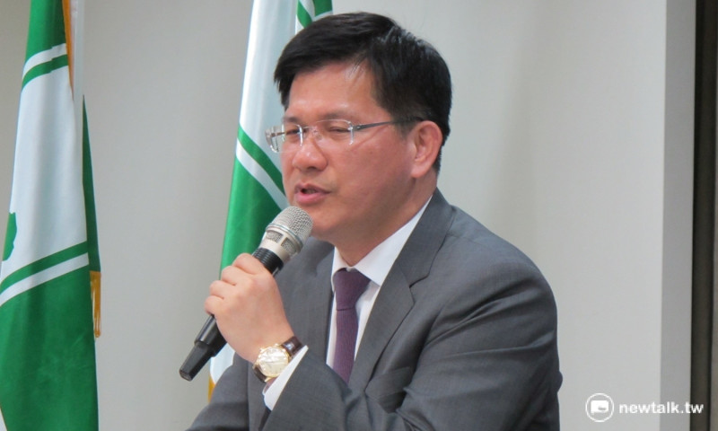 台中市長林佳龍10日出席民進黨直轄市長力挺前瞻基礎建設計畫記者會。   圖：林朝億/攝