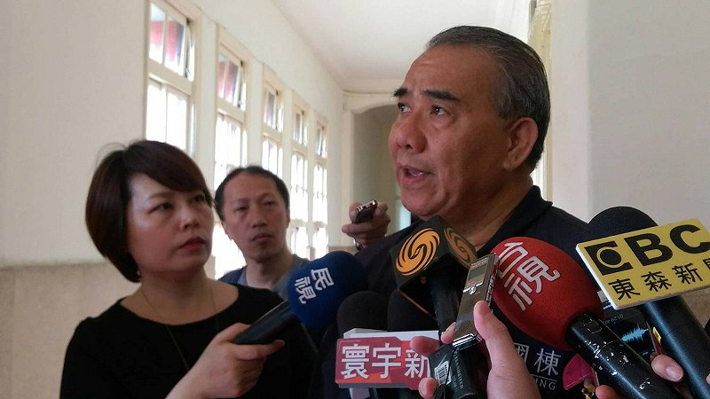 立法院經濟委員會今（11）再審前瞻條例，總召廖國棟語帶堅定地表示，民進黨欲逐條審查的「時辰未到」，國民黨團必抗爭到底。   圖：趙婉淳