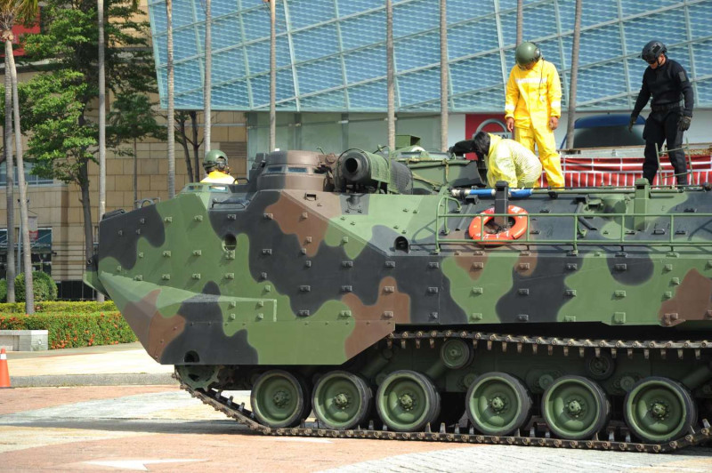 高雄市政府今 (11) 日舉辦災害防救演習，裝甲車參與演練。   圖: 高雄市政府/提供