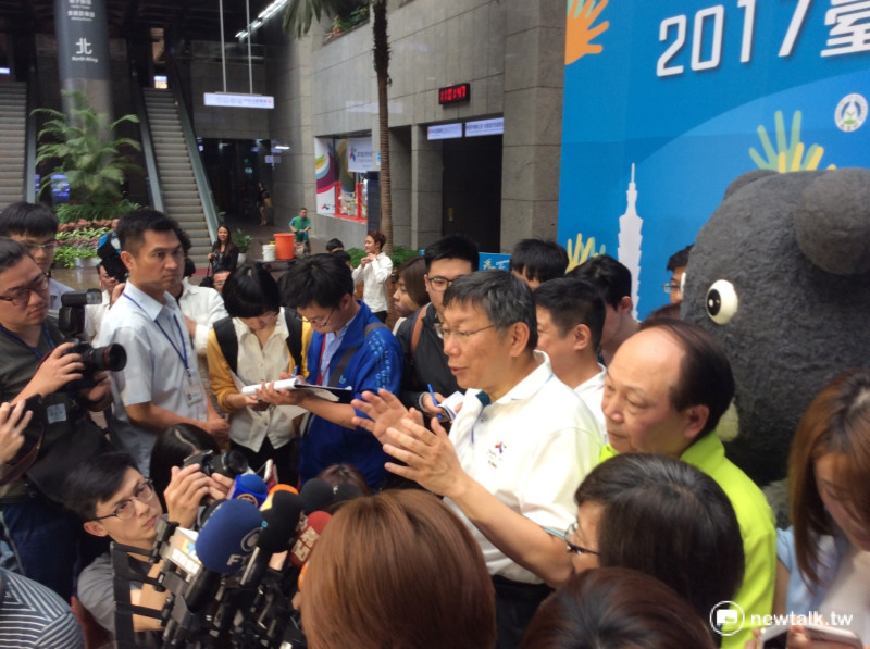 針對中國拒絕參加世大運團體賽的問題，台北市長柯文哲認為兩岸關係沒有問題，要從互相認識走向互相尊重、互相合作。   圖：程士華/攝