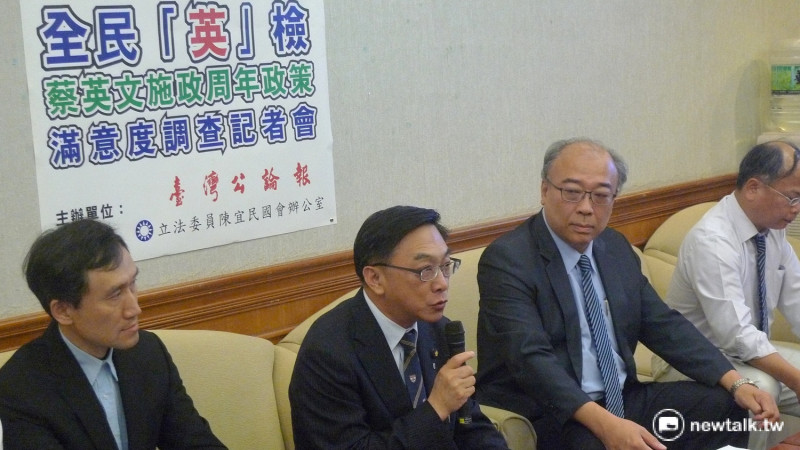 根據十方公司民調，竟有高達五成民眾不滿意蔡英文處理蔣公銅像砍頭案的處理方式。   圖：汪少凡／攝