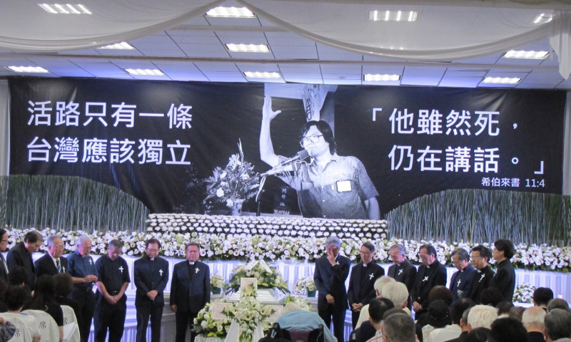 已故國策顧問蔡有全靈堂上高掛「活路只有一條台灣獨立」，彰顯他一生的志業。   圖：林朝億/攝