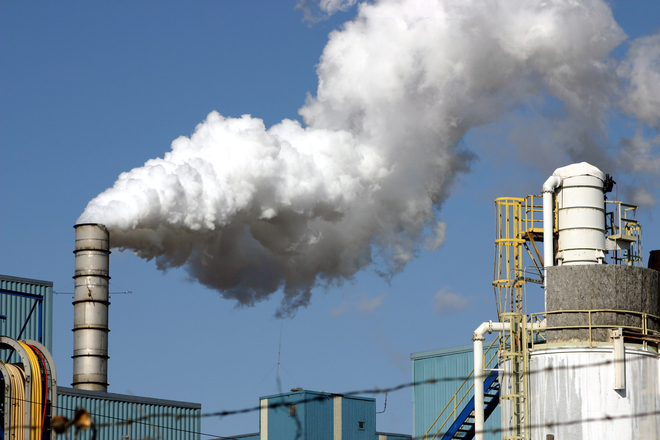 工業煙囪所排放的污染，嚴重影響空氣品質。   圖源：freeimages