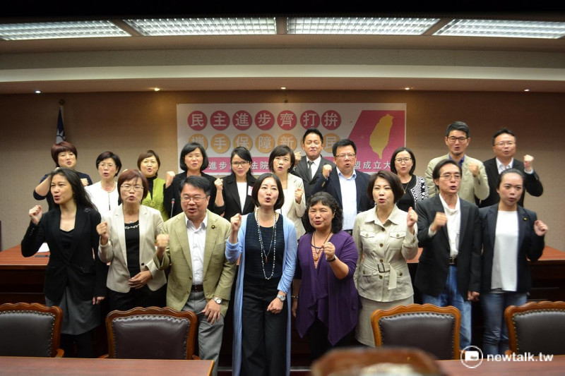 新住民在台灣的人口數逐年攀升，民進黨今(16)日成立「民進黨立法院新住民事務發展聯盟」，希望能集結眾立委能量，共同推動攸關新住民的議題與政策。   圖：林人芳/攝