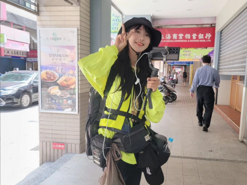 南韓知名實況主「企鵝妹」，上月23日來台展開「徒步環島」的活動。   圖：翻攝自IG＠ yyj0728