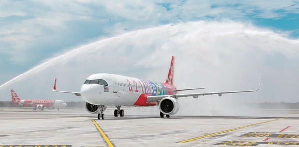 為了強化航空服務，AirAsia將空中巴士的訂單全數轉為載客量更大、燃油效益更好的A321neo，AirAsia目前共訂購362架A321neo。   圖/旅奇週刊