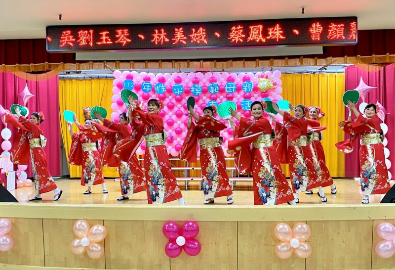 情生藝動舞團日本舞開場表演。   圖：板橋區公所/提供