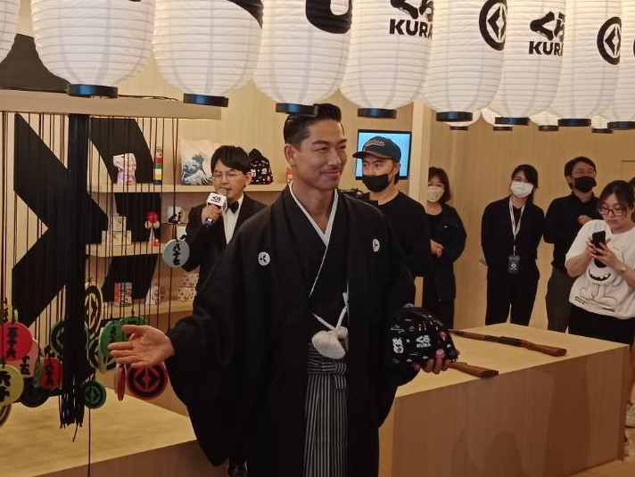 AKIRA出席藏壽司全球首家旗艦店開幕。   圖：孫家銘攝