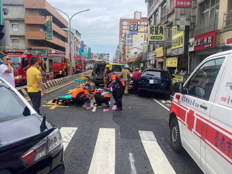 台南母女過馬路遇死亡車禍，肇事孕婦駕駛稱自己被A柱擋住視線。   圖:翻攝自台南式臉書