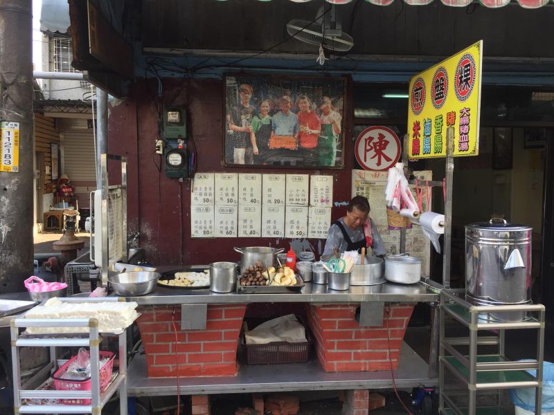 「煎盤粿」對北港當地人來說是極具代表性的小吃，當地有不少攤家，圖為陳家煎盤粿。   圖／翻攝陳家煎盤粿臉書