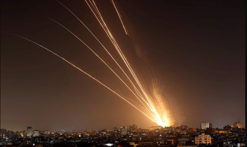以色列近期遭到巴勒斯坦空襲，昨（10）日共有 289 枚火箭彈從加沙射向了以色列。   圖：翻攝自視覺中國