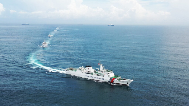 11日凌晨兩艘中國海警局船舶航行在釣魚台海域，日本認為「領海」遭入侵。圖非當事中國海警船。   （圖取自中國海警局網頁ccg.gov.cn）