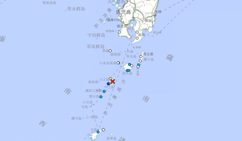 日本鹿兒島縣近海發生地震，震央位在鹿兒島縣南方的吐噶喇群島近外。   圖：翻攝自日本氣象廳官網