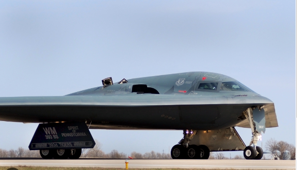 美軍B-2轟炸機，一台造價高達700多億台幣。 圖 : 翻攝自維基百科