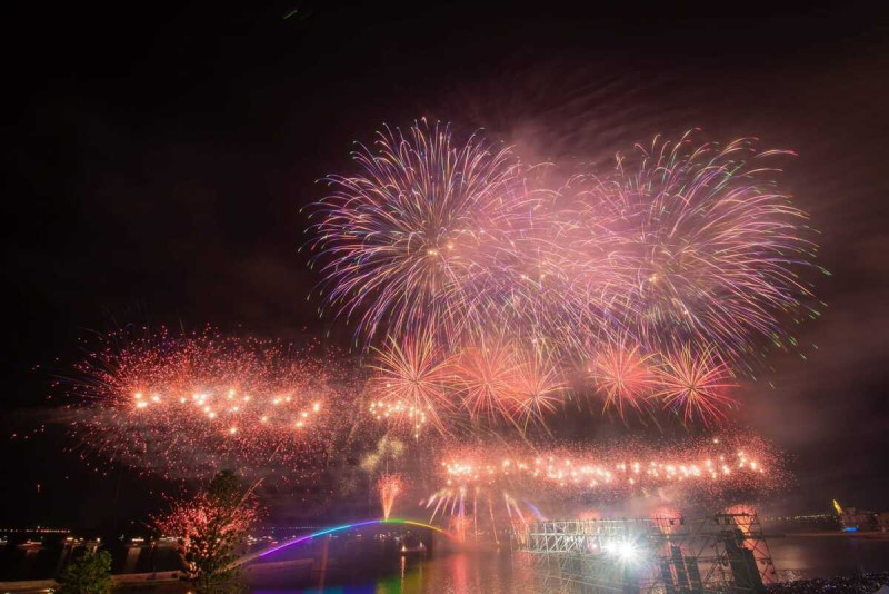 澎湖花火節有21場精彩的迪士尼煙火秀和700台無人機表演。   圖：翻攝自澎湖國際海上花火節臉書