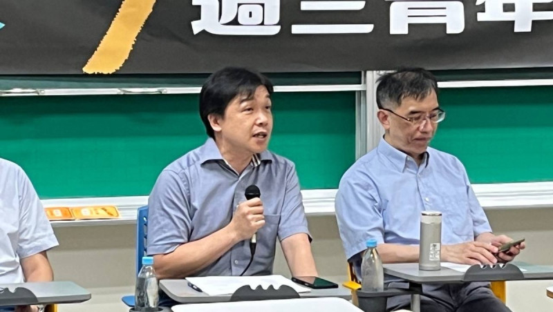 東海大學政治系教授沈有忠分享，希望透過青年政策相關的活動，可以讓所有的總統候選人，在這次大選能提出負責任的青年政策。   圖：台灣智庫提供