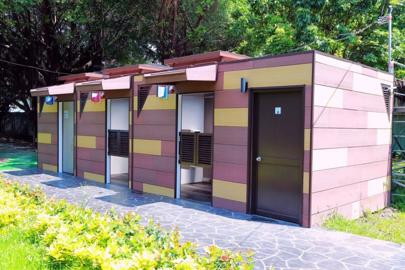 華東東園內景觀廁所。   圖：板橋區公所提供