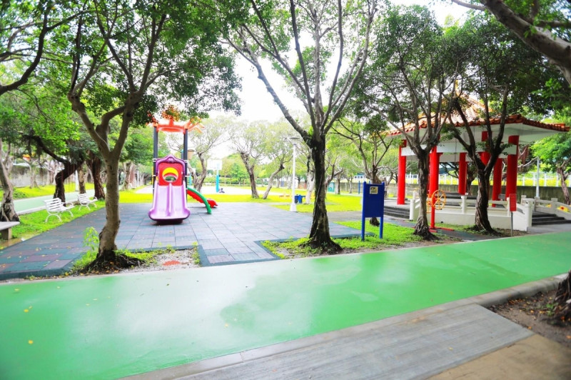 整修後的環園步道更為平整且容易步行。   圖：板橋區公所提供