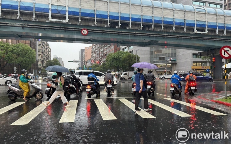 今晚起全台更溼冷！東北部降雨時間長 氣象署：週四晚間才趨緩