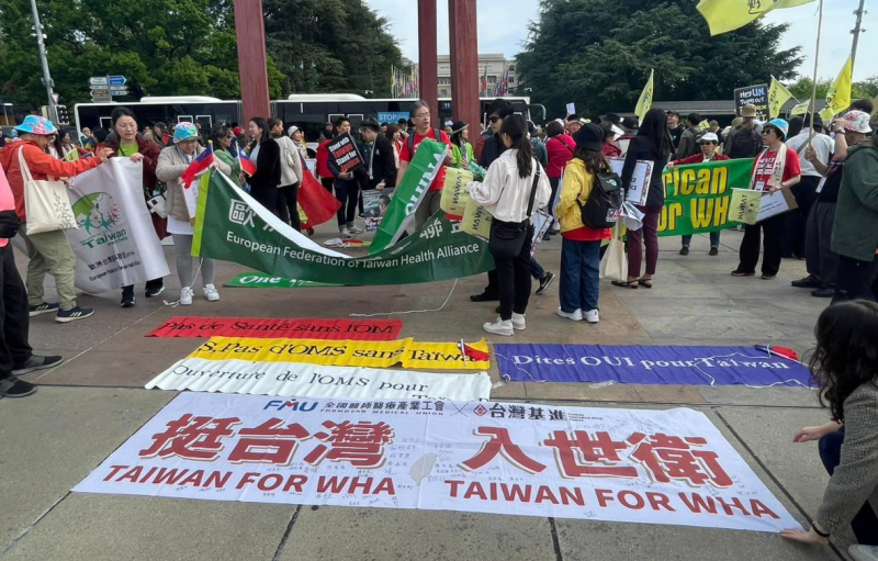 自世界各國的台灣僑胞、團體在瑞士時間 20 日上午於日內瓦舉辦遊行，爭取台灣參與世衛組織。   圖: 翻攝自臉書吳欣岱＠台灣基進
