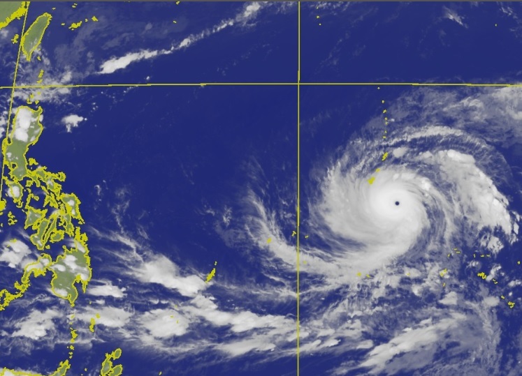 瑪娃颱風已達中颱上限，颱風眼清晰可見，預計今晚就會達到強颱標準。   圖:翻攝自中央氣象局官網