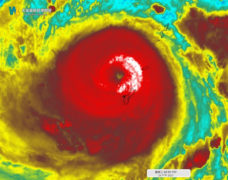 天氣風險公司並於臉書曬出瑪娃颱風眼圖，並直呼「重新開眼，愛心眼？」。   圖：翻攝自天氣風險公司臉書