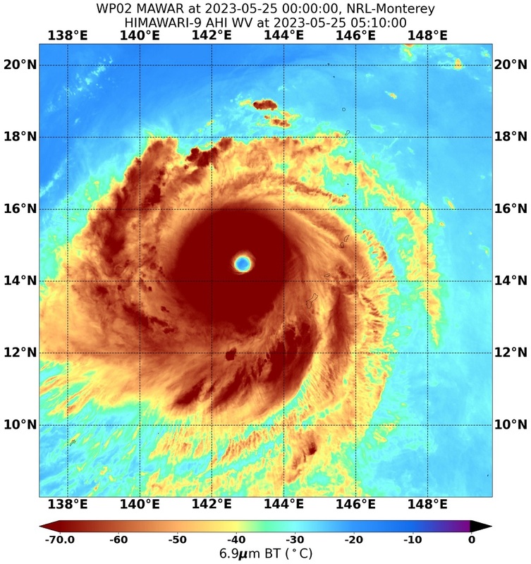 瑪娃颱風清晰颱風眼。   圖：翻攝自中央氣象局長鄭明典臉書