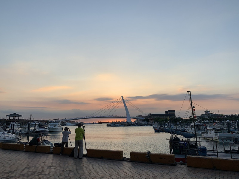 淡水漁人碼頭美麗夕照。   圖：新北市漁業處提供