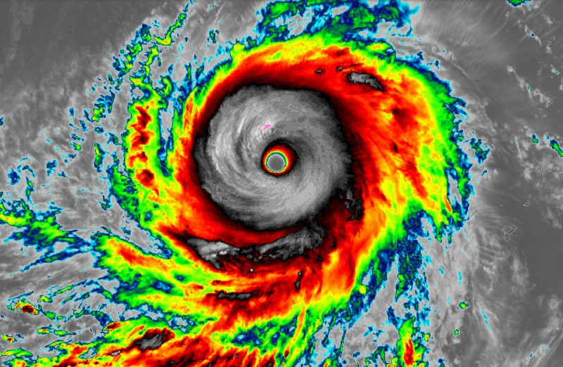 今(26)日聯合颱風警報中心(美軍JTWC)再度調升瑪娃強度，再次創下巔峰。   圖：翻攝自台灣颱風論壇｜天氣特急臉書