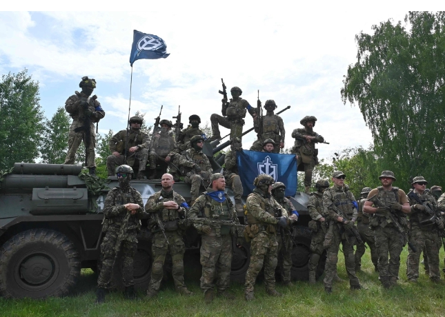 深入俄國本土別爾哥羅德州的俄羅斯反叛軍、俄羅斯志願軍團，在安全返回烏克蘭後，高調舉行記者會。外傳SAS有協助訓練這些部隊。   圖 : 翻攝自推特
