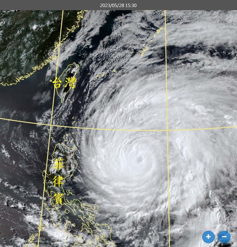 中央氣象局長鄭明典表示，到今(28)日下午2點強度已減為中度颱風上限，颱風眼也變得模糊。   圖：取自鄭明典臉書