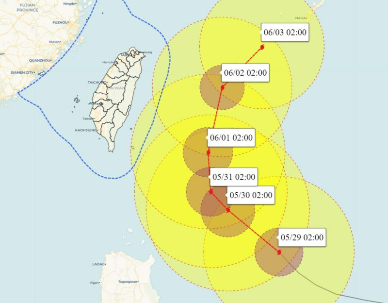 彭啟明表示，目前中心仍距離台灣南端約650公里，瑪娃颱風中心減弱為中度颱風，範圍勢力仍大且強，他請民眾留意未來8點動向。   圖：翻攝自氣象達人彭啟明臉書專頁