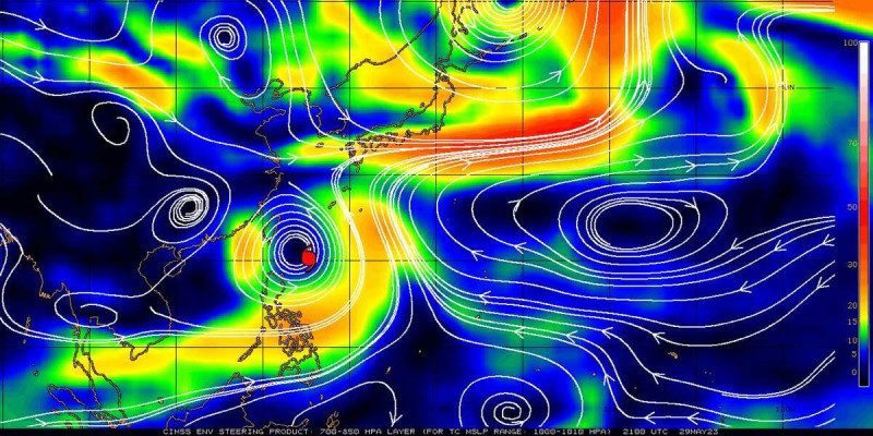 鄭明典表示，目前颱風下方有一股正在增強的夏季風，如果和颱風結合起來，強風範圍相當大。   圖：取自鄭明典臉書
