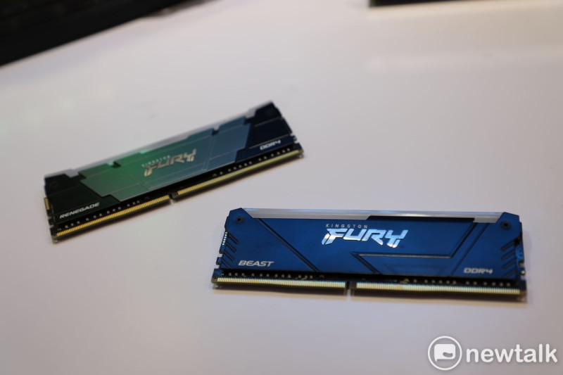 金士頓也展出Kingston FURY DDR4記憶體改版升級，採用全新散熱設計，並搭載DDR5同級別的18種RGB燈效 圖：蔡幸秀/攝