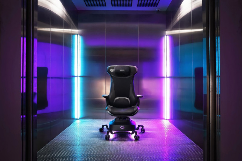 酷碼科技推全球第一款觸覺引擎遊戲椅《 Motion 1》，提升遊戲的沉浸感和真實感。   圖：酷碼科技/提供