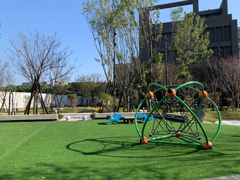 公園綠地完工照。   圖：新北市都更處/提供