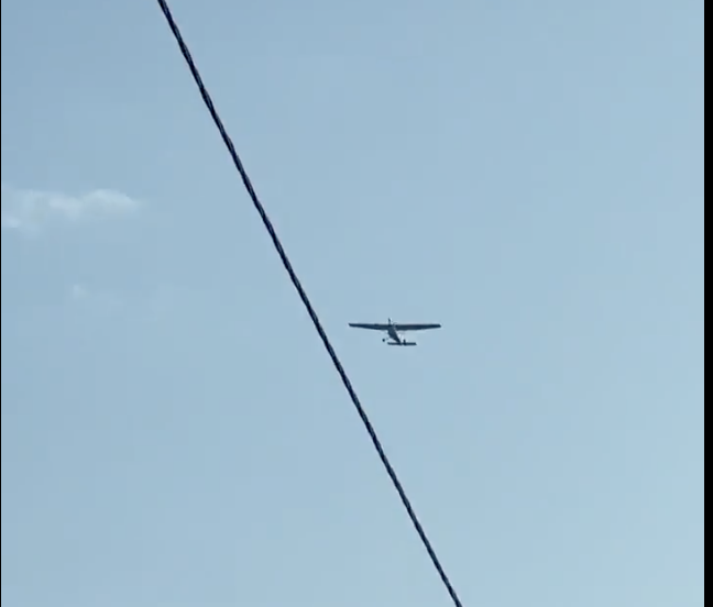 網傳影片顯示，烏制的UJ- 22 無人機曾掠過莫斯科上空。   圖：翻攝自推特用戶「 NiKITa」