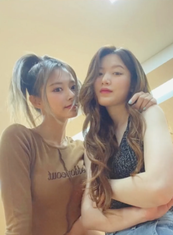 舒華近日合體周子瑜跳《Queencard》引發暴動。   圖：翻攝自IG＠official_g_i_dle