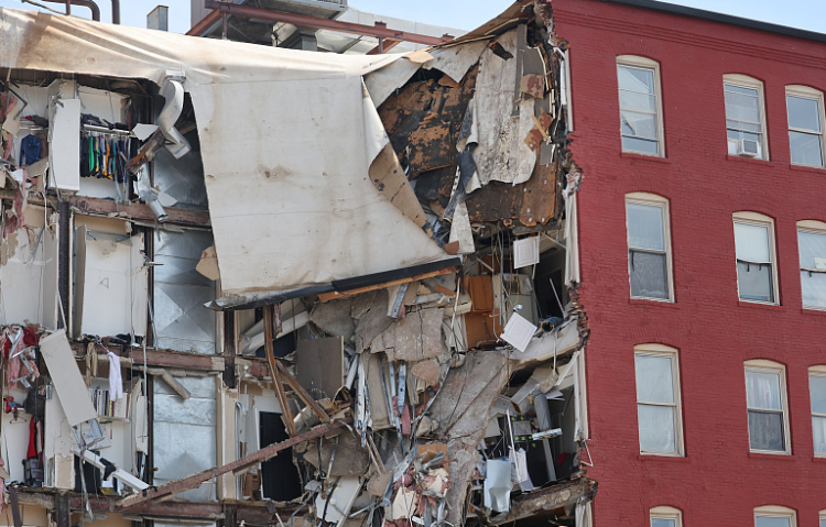 美國艾奧瓦州移動公寓樓內發生坍塌事故。   圖：翻攝自環球網