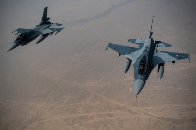 美製F-16IQ 戰鬥機在伊拉克上空執行任務。 圖 : 翻攝自虹攝庫爾斯克